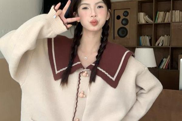 圆脸女生穿搭海军领毛衣好看吗;圆脸适合什么领口的衣服