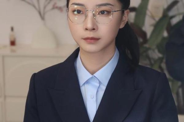 公务员面试着装女图(面试官最忌三种颜色)