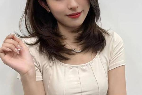 圆脸御姐范儿发型教程图片、御姐范儿是什么气质