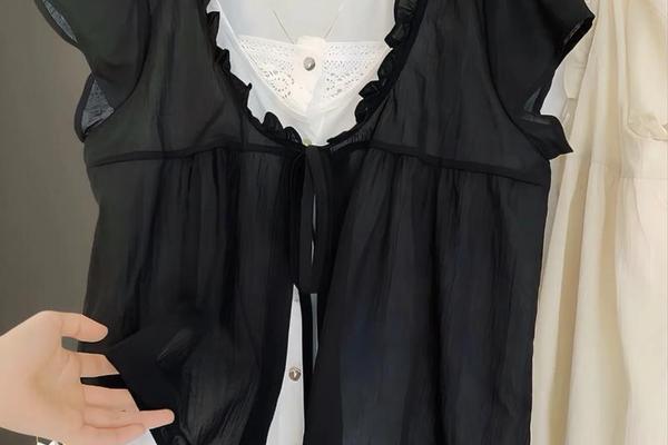 穿衣服百度(衣服图片上衣大全)