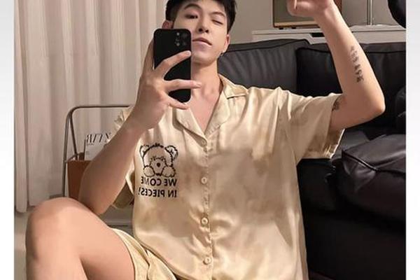 夏天男生约会怎么穿 男生夏天睡觉穿什么