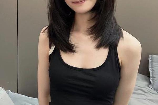 圆脸的妹子;圆脸怎么改善脸型