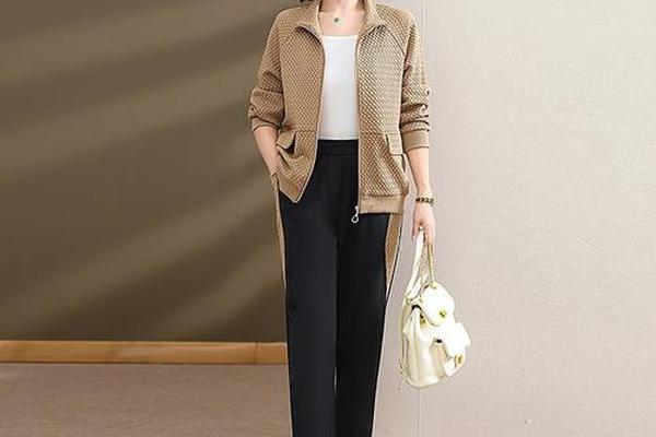 50岁女生怎样穿秋装(50岁女士秋天穿什么衣服)