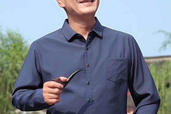 50岁男人穿什么衣服有气质 60岁男人穿着打扮照片 50岁男人穿什么衣服有气质 60岁男人穿着打扮照片
