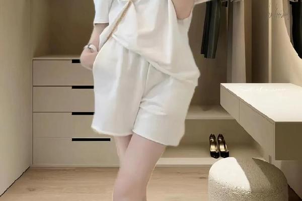 约会穿搭女生推荐;甜美的女生适合什么穿搭