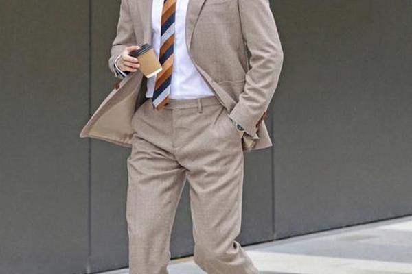 约会穿什么衣服男,约会最忌讳穿什么衣服