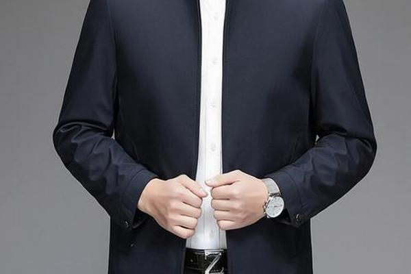 50岁男人穿什么颜色好-50岁男人最忌三种衣服