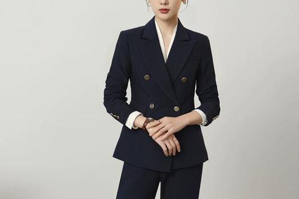 公务员考试面试女生穿什么;公务员面试要穿西装吗