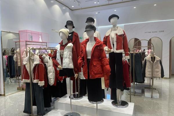 女装服装店陈列 女装店陈列效果图片