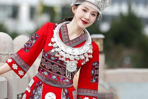 不能穿衣服的民族—少数民族穿什么衣服