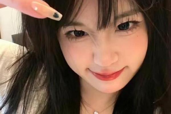 圆脸小姐姐照片头像真人(圆脸双眼皮女生图片)