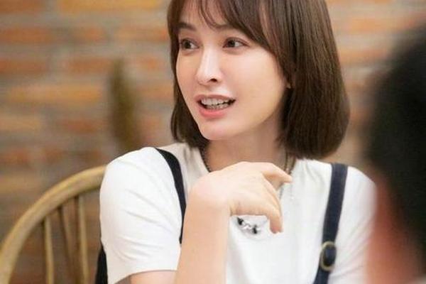 圆脸怎么穿衣搭配(40岁圆脸妇女最佳发型)