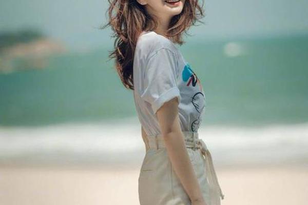 夏季明星衣服搭配图片大全;明星潮流穿搭图片