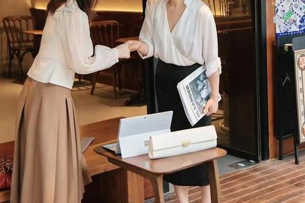 穿衣要注意时间地点场合—重要场合穿什么衣服女士