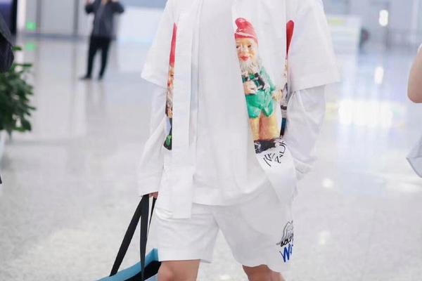 男明星夏季穿着搭配图片,男明星搭配衣服图片欣赏