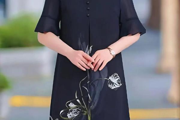中老年服装搭配图片大全(老年人时尚穿搭图片)