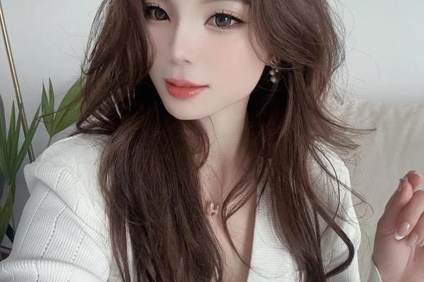 圆脸怎么变御姐(御姐脸是什么脸型)