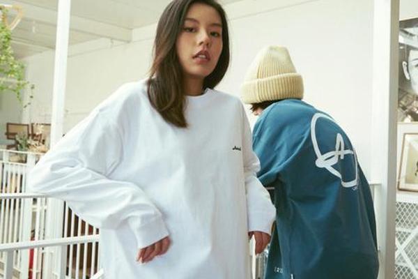 穿衣服 in on_on的衣服是什么牌子