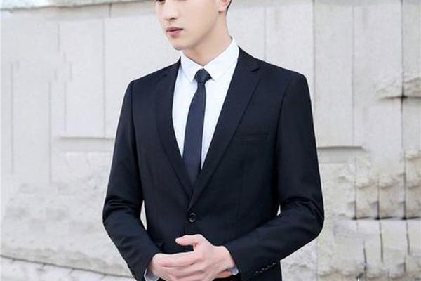 男生面试应该穿什么服装、面试正装男士怎么穿