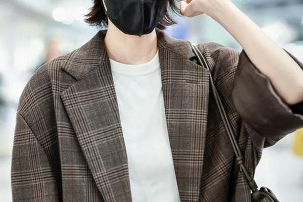 明星走机场穿搭视频素材 女明星职业装穿搭