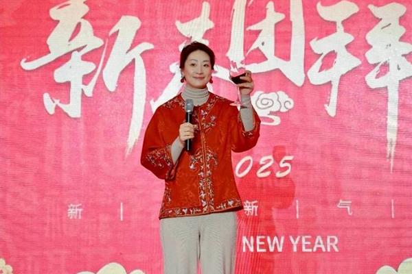 上身长下身短穿什么裤子-唐装下身配什么裤子