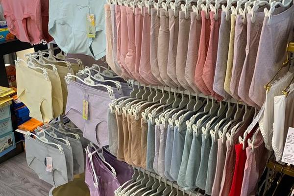 女装陈列搭配技巧图片欣赏大全 女裤陈列效果图片欣赏