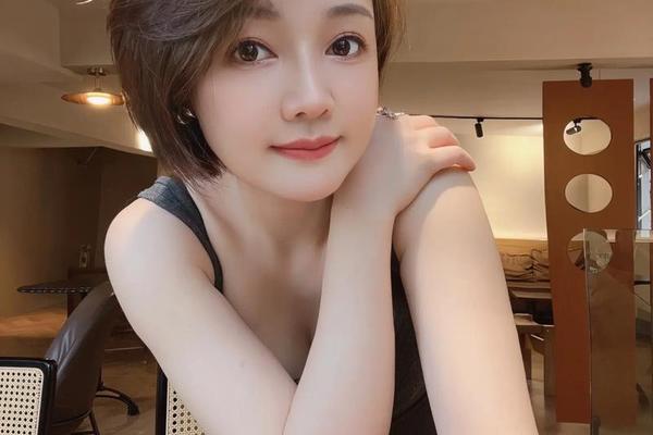 圆脸可爱女孩子、圆脸女孩适合什么短发