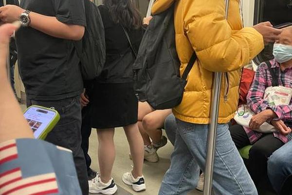 月乱穿衣的意思、二八月乱穿衣的下一句