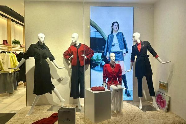 女装陈列展示-女装陈列图片欣赏 效果图