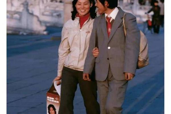 80年代明星服装品牌_80年代男装衣服图片