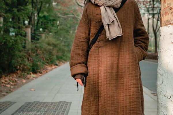 穿衣style、时尚搭配师棉言麻语的穿衣风格特点