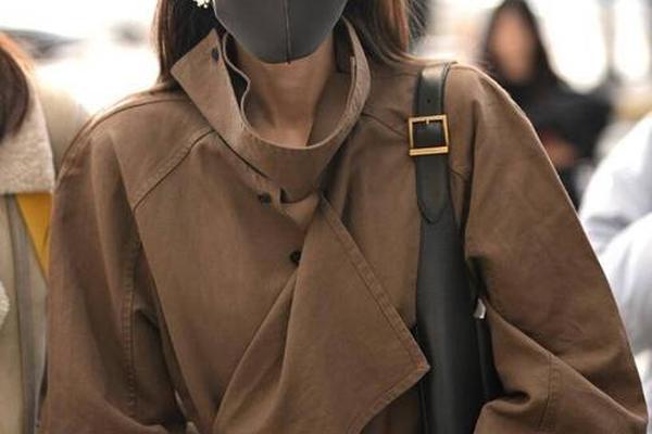 明星机场穿搭图片风衣图 最新女明星机场穿搭