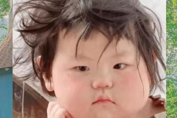 圆脸小女孩图片_表情包小女孩