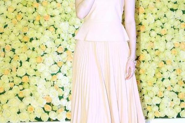 女明星的夏季穿搭图片、夏天穿搭女图片欣赏