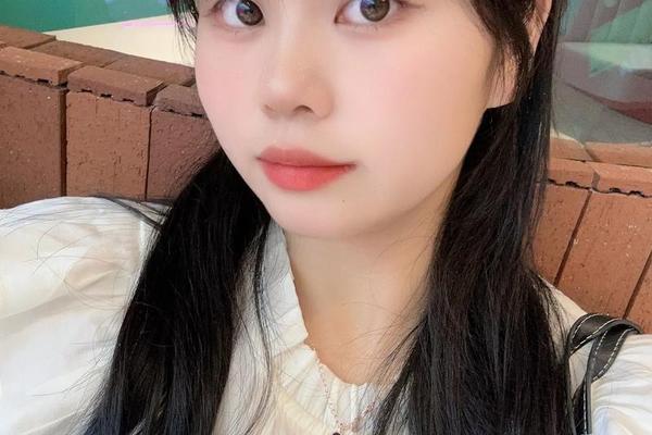 圆脸的女生有多可爱_圆脸美女照片