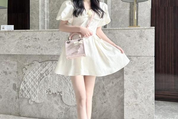 女生约会穿的很漂亮—女生约会穿什么衣服吸引
