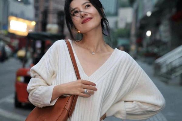 明星秋冬搭配什么衣服好看;明星穿着搭配女秋冬