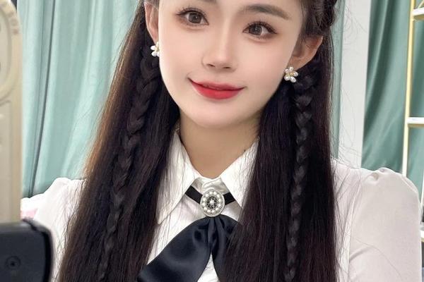 圆脸御姐范儿发型怎么扎好看 圆脸适合扎什么发型