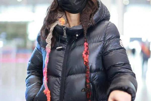 冬天明星怎么搭配棉服、明星冬季搭配