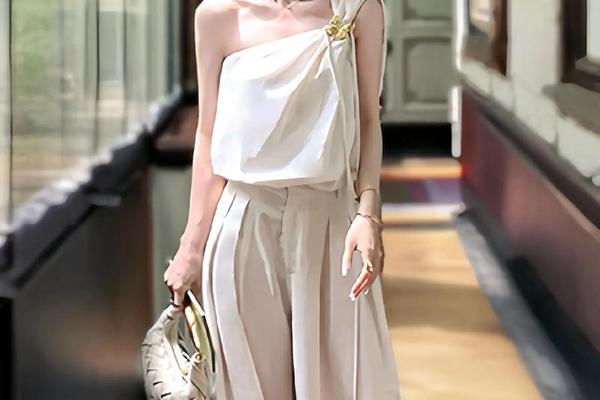 明星初夏穿搭街拍图片;夏天穿搭女图片欣赏