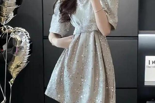 约会穿啥衣服合适呢女生-女生见面穿什么衣服好看