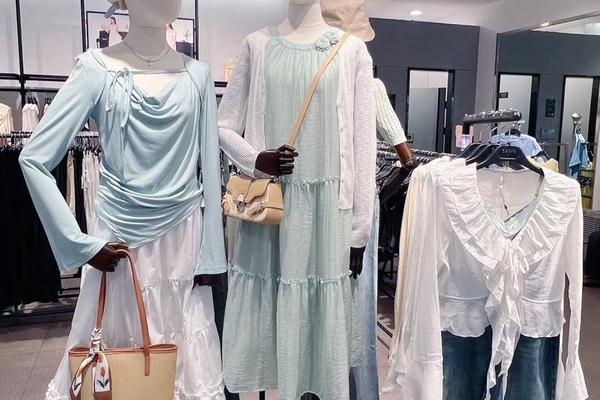 女装店陈列图怎么画简单、女装店陈列效果图片