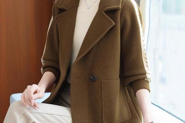 中老年女士秋冬时尚服装—中老年时尚女装文案