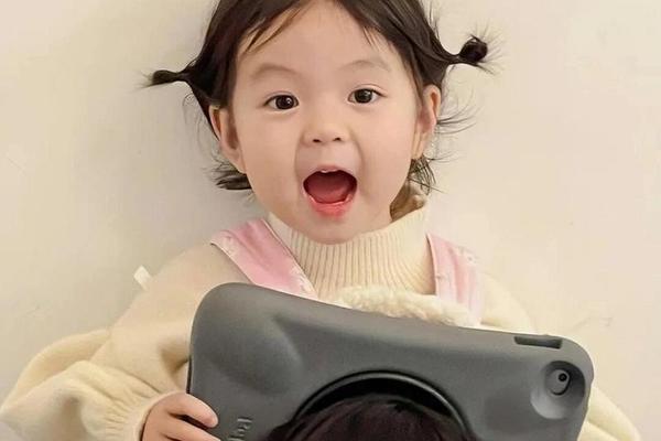 圆脸可爱头像女生萌萌哒背影_萌娃头像一男一女可爱