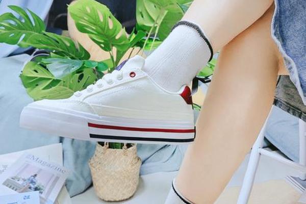 夏季约会穿什么鞋好看;不知道约会穿什么