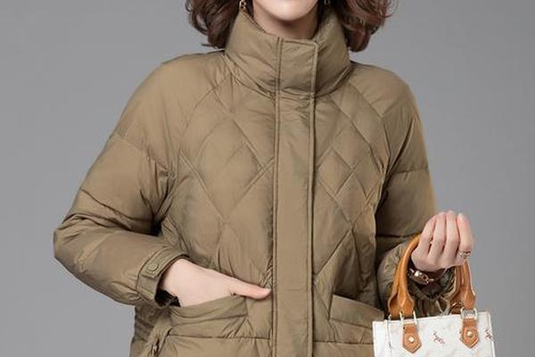 50岁的羽绒服有什么款 五十岁左右穿的羽绒服品牌