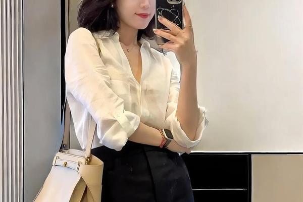 夏天约会穿搭女 迷人风格的女人约会怎么穿搭