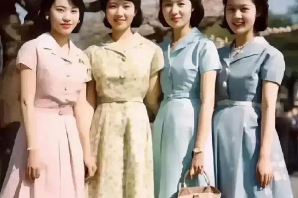 80年代穿搭风格特点,80年代时髦打扮图片