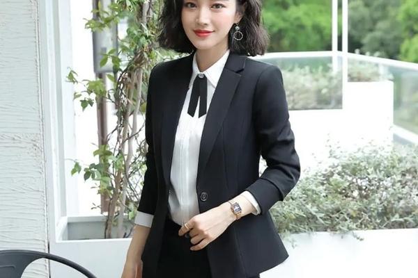 女性面试最佳着装图片国企,单位面试穿什么服装好