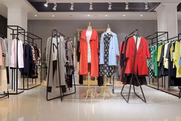 女装店陈列设计效果图-服装陈列与展示设计
